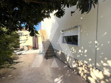 Moradia T4 para Venda em Lamas e Cercal