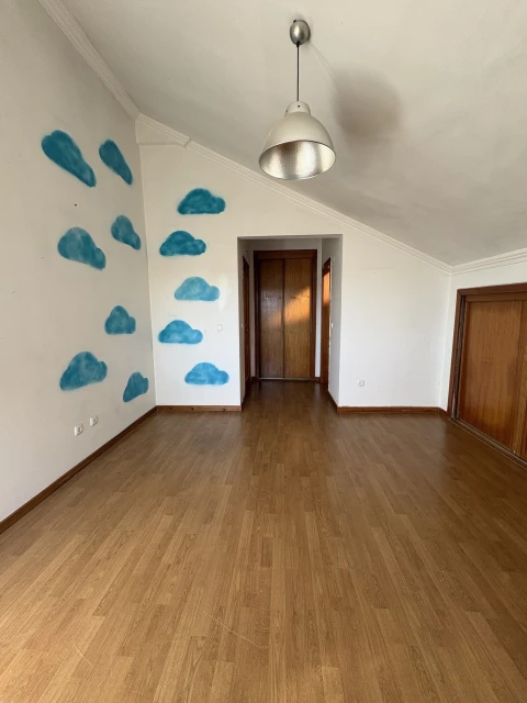 Apartamento T5 para Venda em Quinta do Anjo