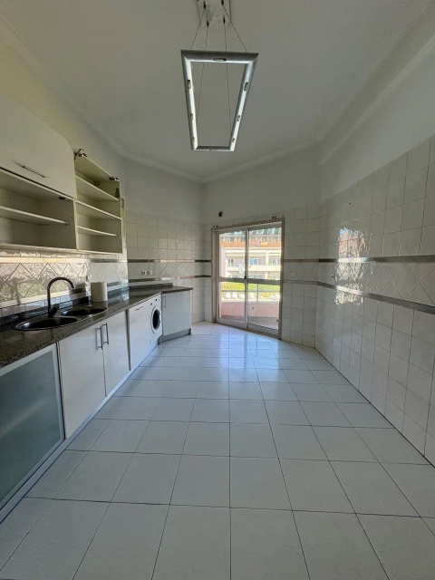 Apartamento T5 para Venda em Quinta do Anjo