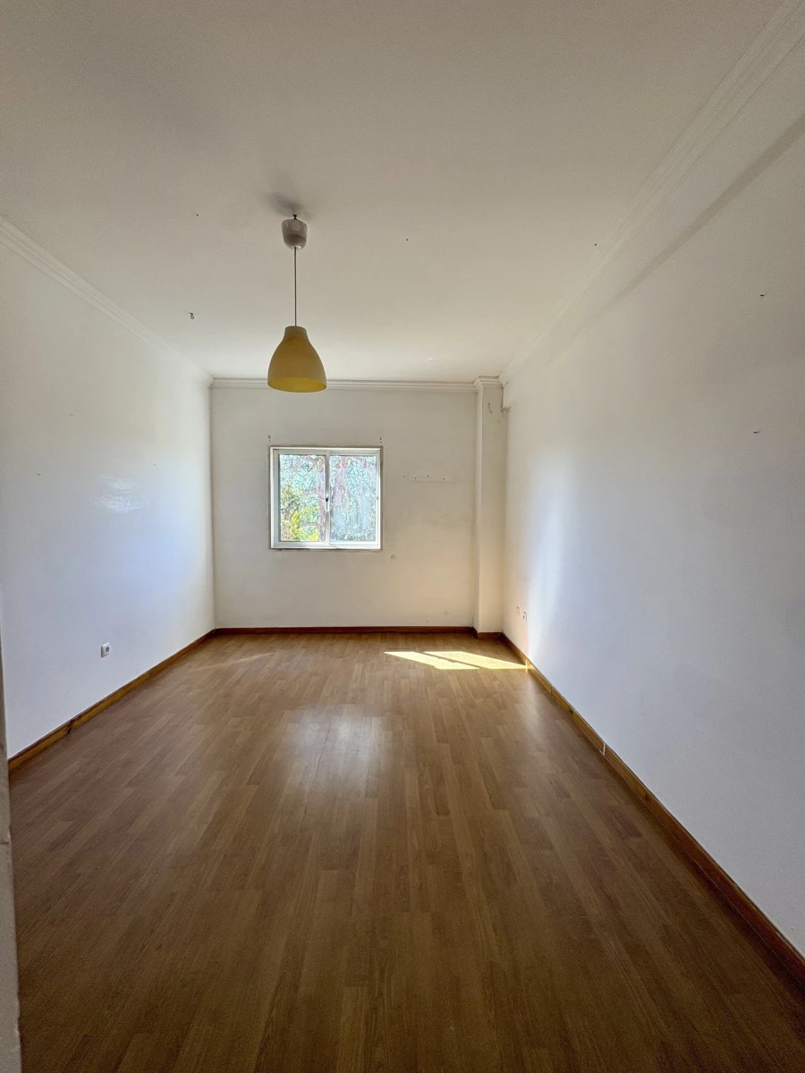 Apartamento T5 para Venda em Quinta do Anjo Foto 4