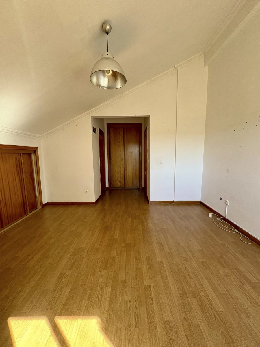 Apartamento T5 para Venda em Quinta do Anjo Foto 13