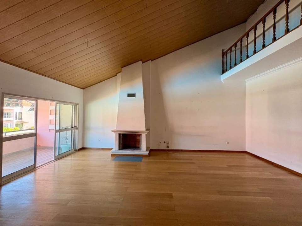 Apartamento T5 para Venda em Quinta do Anjo Foto 11