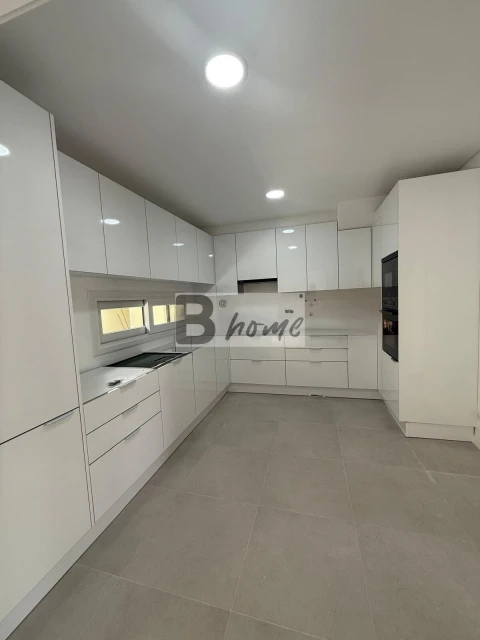 Moradia T4 para Venda em Charneca de Caparica e Sobreda