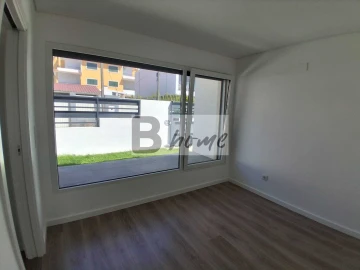 Moradia T4 para Venda em Charneca de Caparica e Sobreda