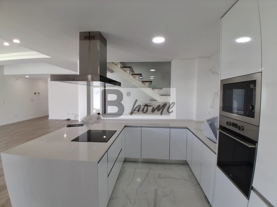 Moradia T4 para Venda em Charneca de Caparica e Sobreda Foto 12