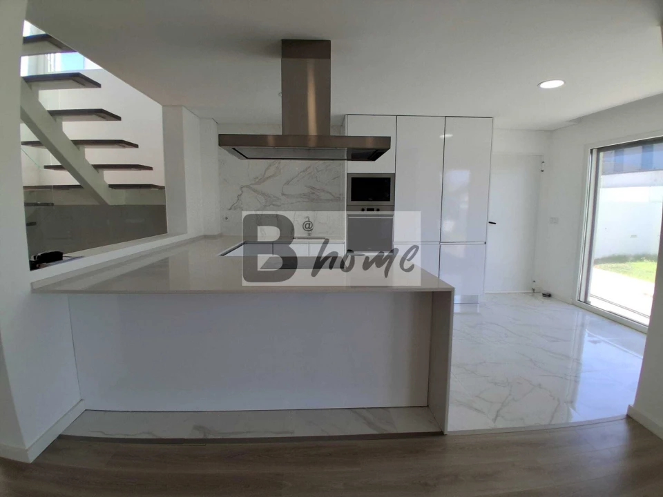 Moradia T4 para Venda em Charneca de Caparica e Sobreda Foto 9