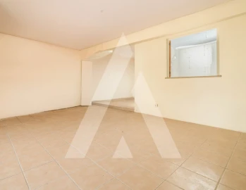 Moradia T2 para Venda em Poiares (Santo Andre)