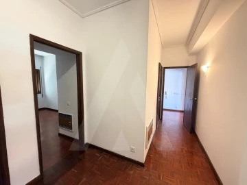 Apartamento T3 para Arrendamento em Esgueira