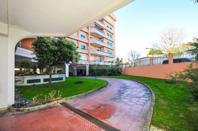 Apartamento T3 para Arrendamento em Carcavelos e Parede