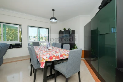Apartamento T3 para Arrendamento em Carcavelos e Parede