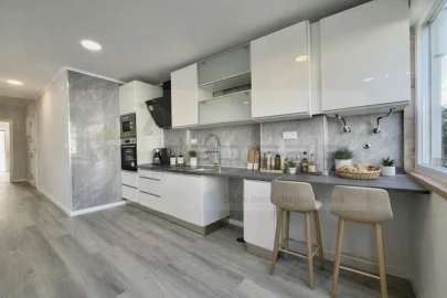 Apartamento T2 para Venda em Oeiras e São Julião da Barra, Paço de Arcos e Caxias