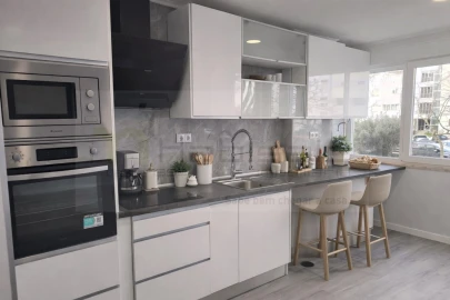 Apartamento T2 para Venda em Oeiras e São Julião da Barra, Paço de Arcos e Caxias
