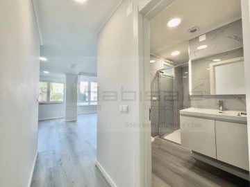 Apartamento T2 para Venda em Oeiras e São Julião da Barra, Paço de Arcos e Caxias