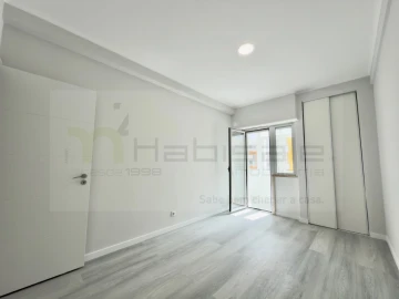 Apartamento T2 para Venda em Oeiras e São Julião da Barra, Paço de Arcos e Caxias