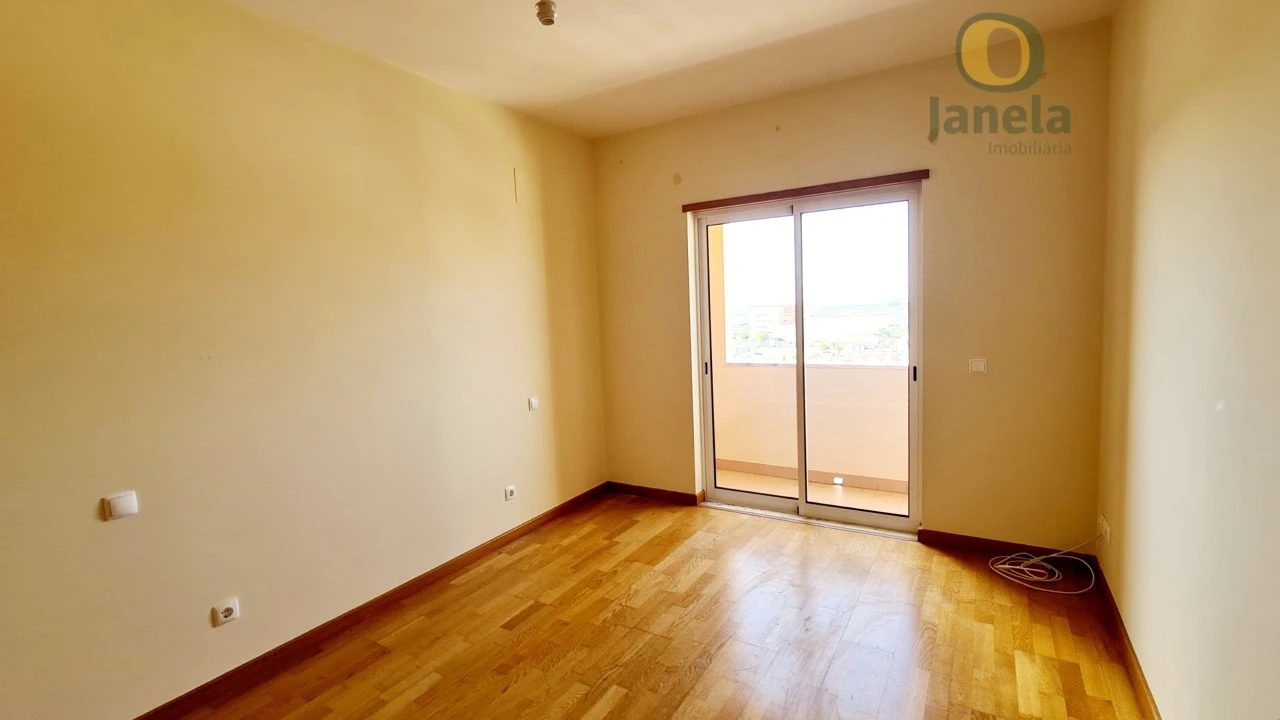 Apartamento T2 para Venda em Faro (Sé e São Pedro) Foto 14