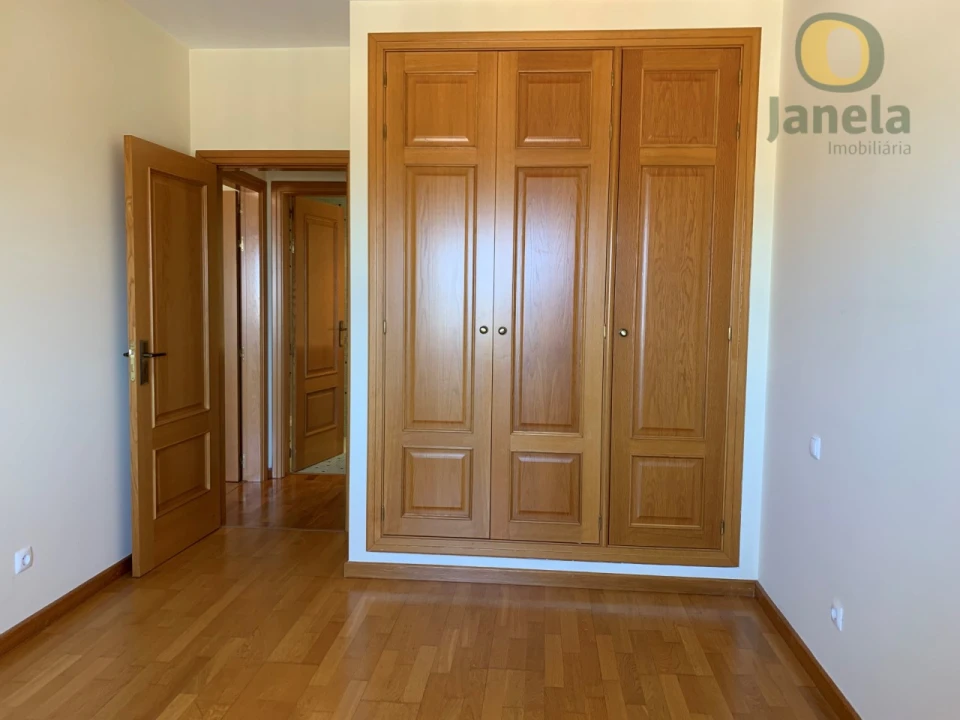 Apartamento T2 para Venda em Faro (Sé e São Pedro) Foto 17