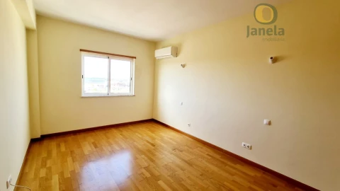 Apartamento T2 para Venda em Faro (Sé e São Pedro)