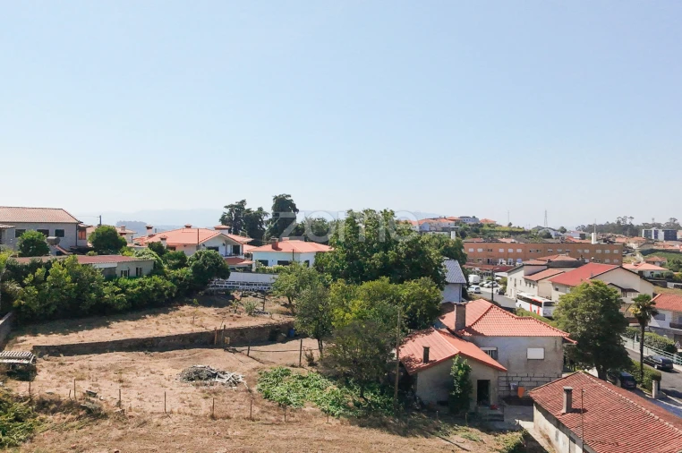 Moradia T8 para Venda em Requião Foto 11