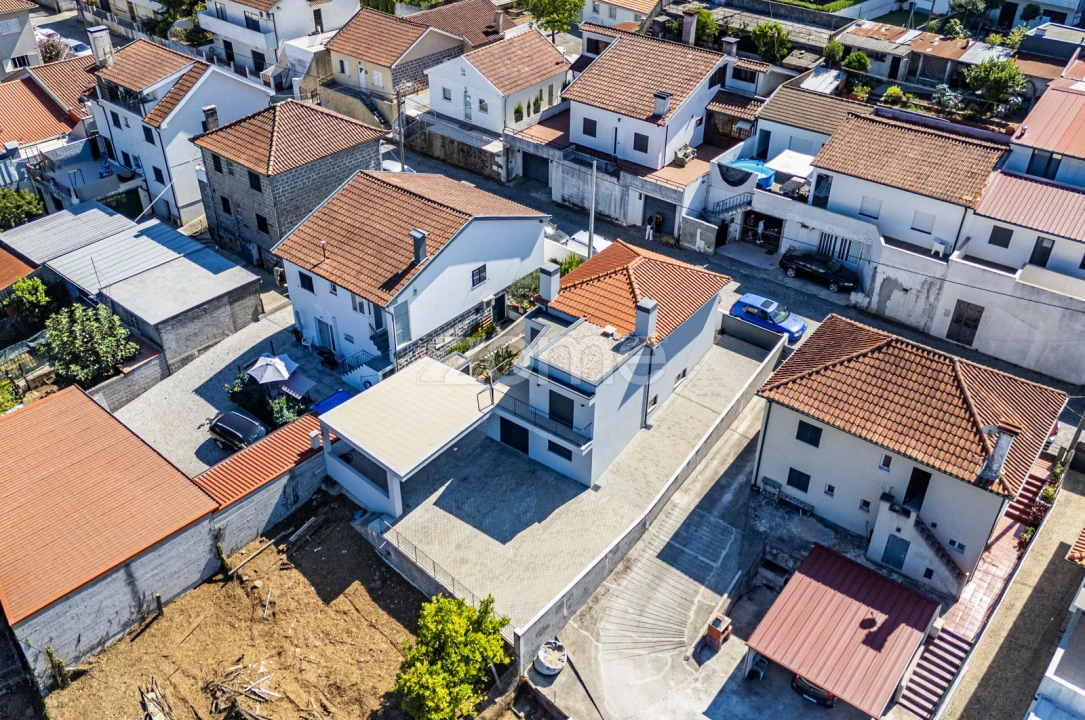 Moradia T3 para Venda em Nogueira, Fraião e Lamaçães Foto 48