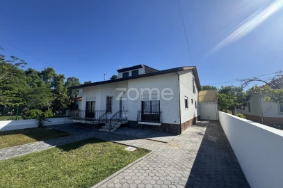 Moradia T4 para Arrendamento em Arazede