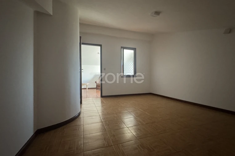 Moradia T4 para Arrendamento em Arazede Foto 32