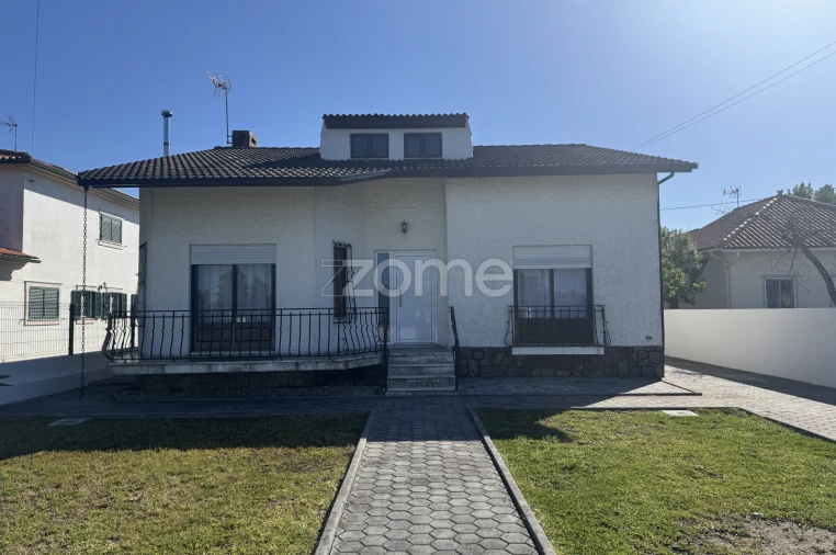 Moradia T4 para Arrendamento em Arazede Foto 34