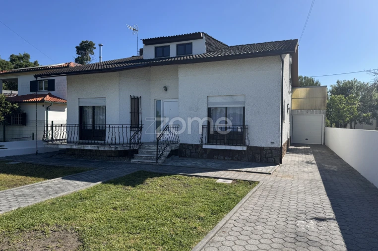 Moradia T4 para Arrendamento em Arazede Foto 40
