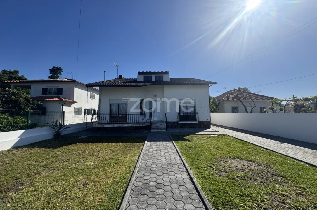 Moradia T4 para Arrendamento em Arazede Foto 35