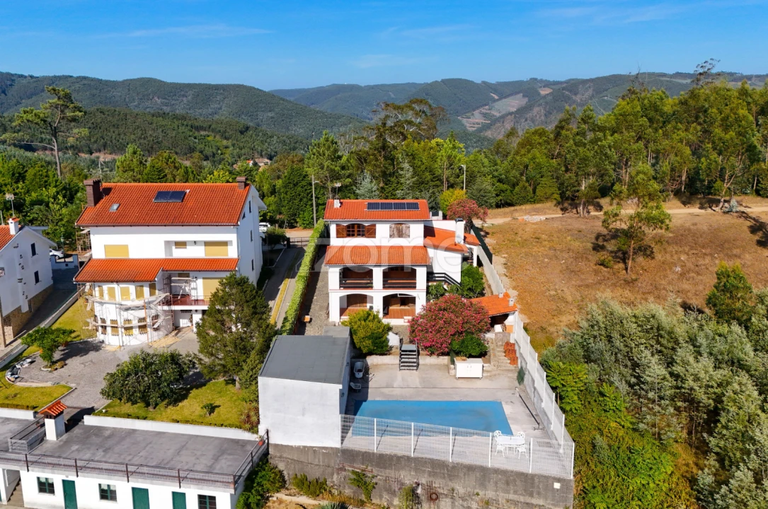Moradia T6 para Venda em Santo Antonio dos Olivais Foto 1