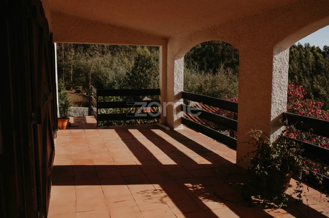 Moradia T6 para Venda em Santo Antonio dos Olivais Foto 23
