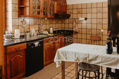 Moradia T6 para Venda em Santo Antonio dos Olivais