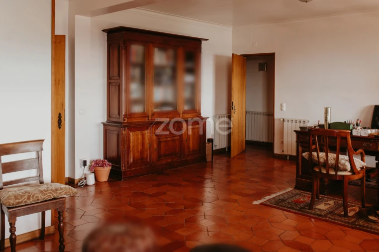 Moradia T6 para Venda em Santo Antonio dos Olivais Foto 22