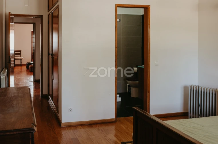 Moradia T6 para Venda em Santo Antonio dos Olivais Foto 27