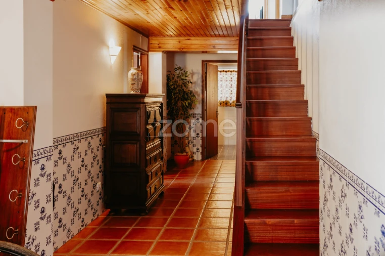 Moradia T6 para Venda em Santo Antonio dos Olivais Foto 32
