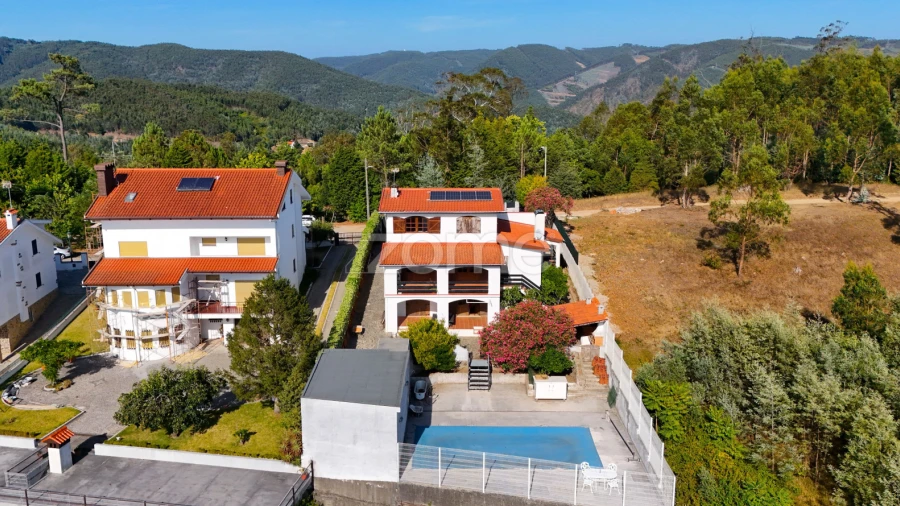 Moradia T6 para Venda em Santo Antonio dos Olivais