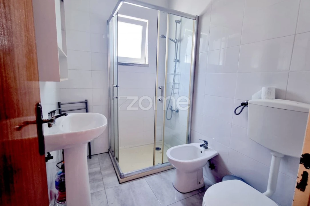 Apartamento T1 para Venda em Águas Livres Foto 12