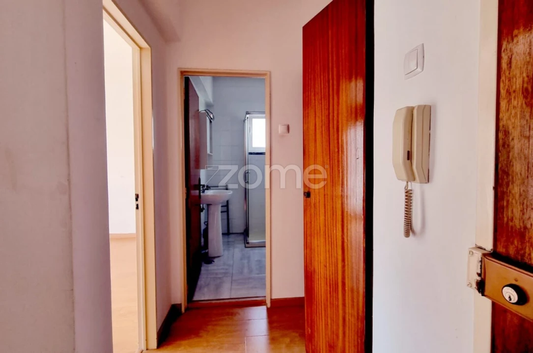 Apartamento T1 para Venda em Águas Livres Foto 5