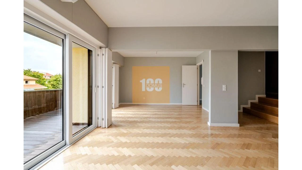 Apartamento T3 para Venda em Aldoar, Foz do Douro e Nevogilde Foto 1