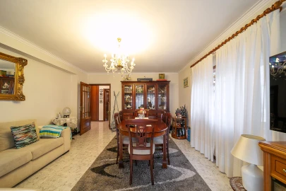 Apartamento T3 para Venda em Mafamude e Vilar do Paraíso