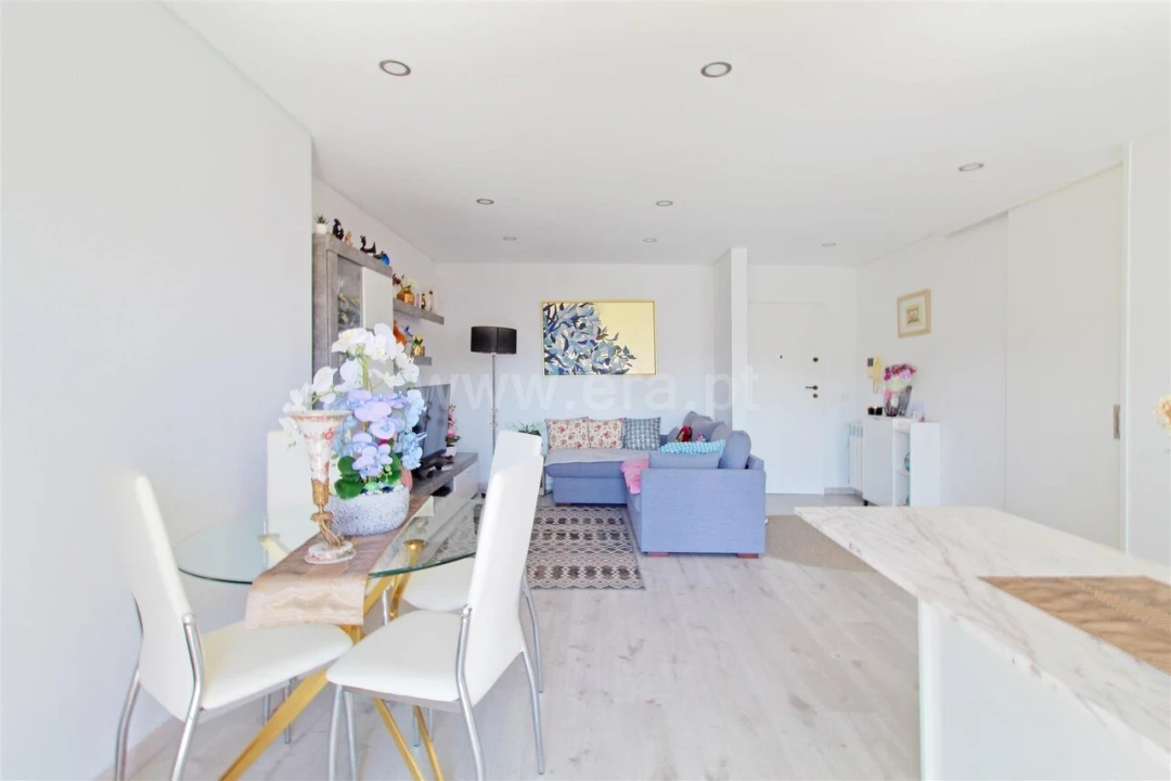Apartamento T1 para Venda em Oliveira do Douro Foto 4