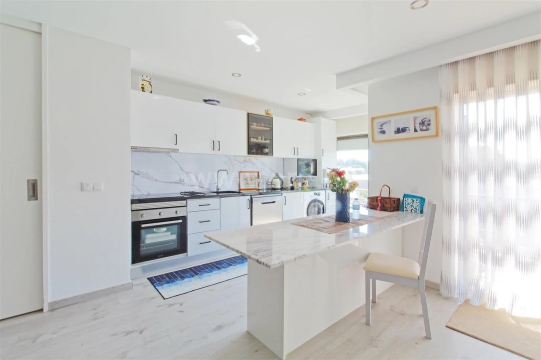 Apartamento T1 para Venda em Oliveira do Douro Foto 1