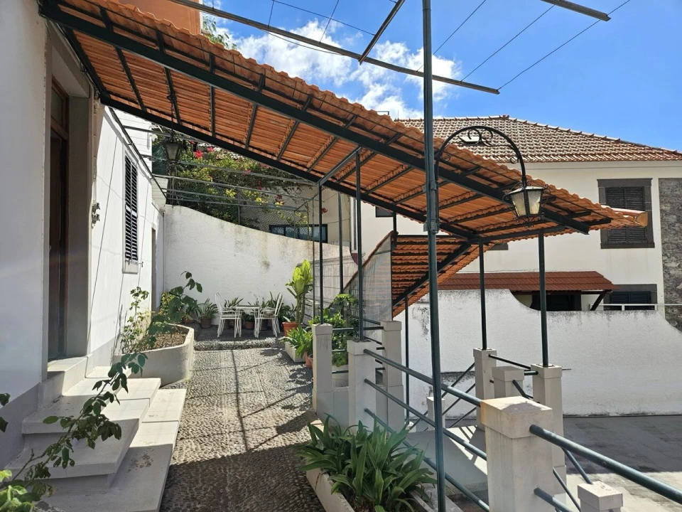 Moradia T4 para Venda em Funchal (Santa Maria Maior) Foto 3
