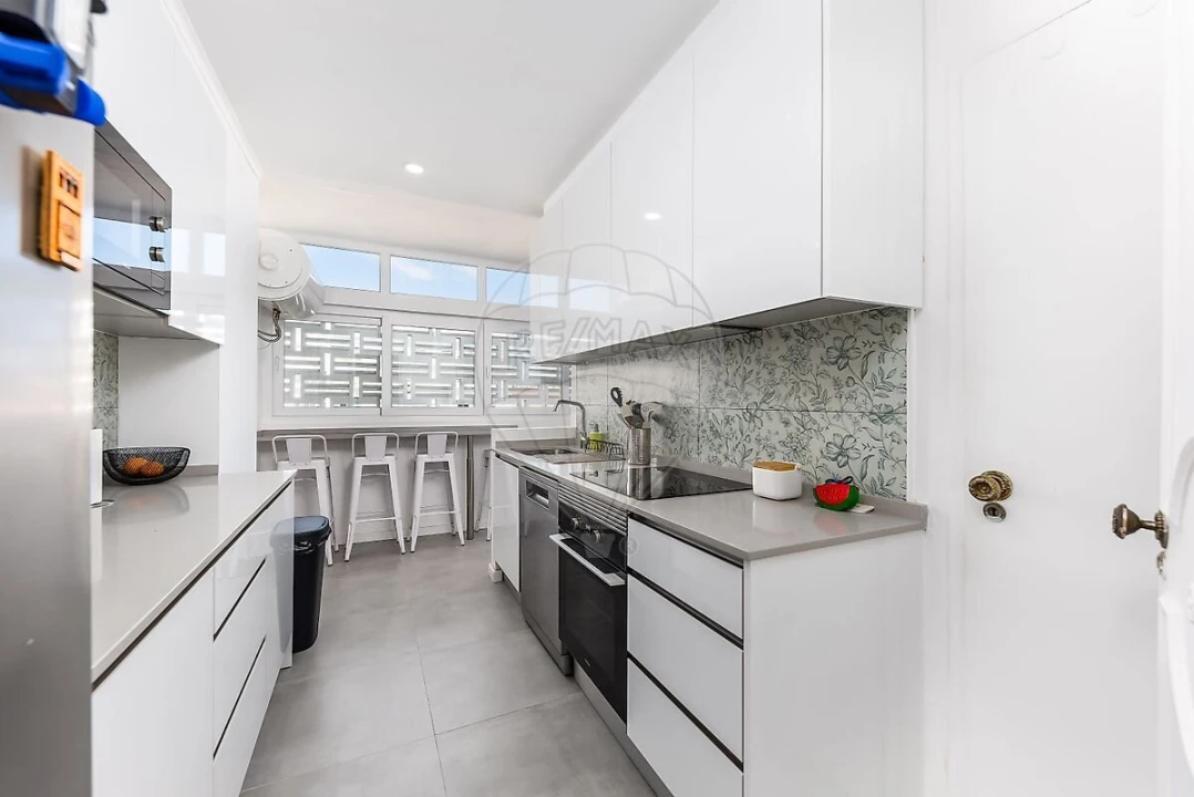 Apartamento T3 para Venda em Alvalade Foto 2