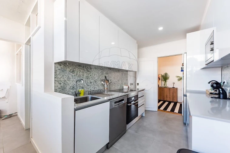 Apartamento T3 para Venda em Alvalade Foto 3