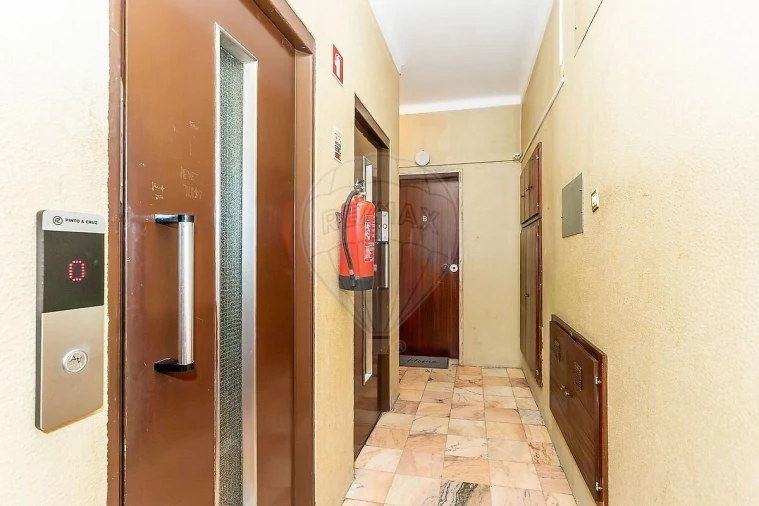 Apartamento T1 para Venda em Vila Franca de Xira Foto 16