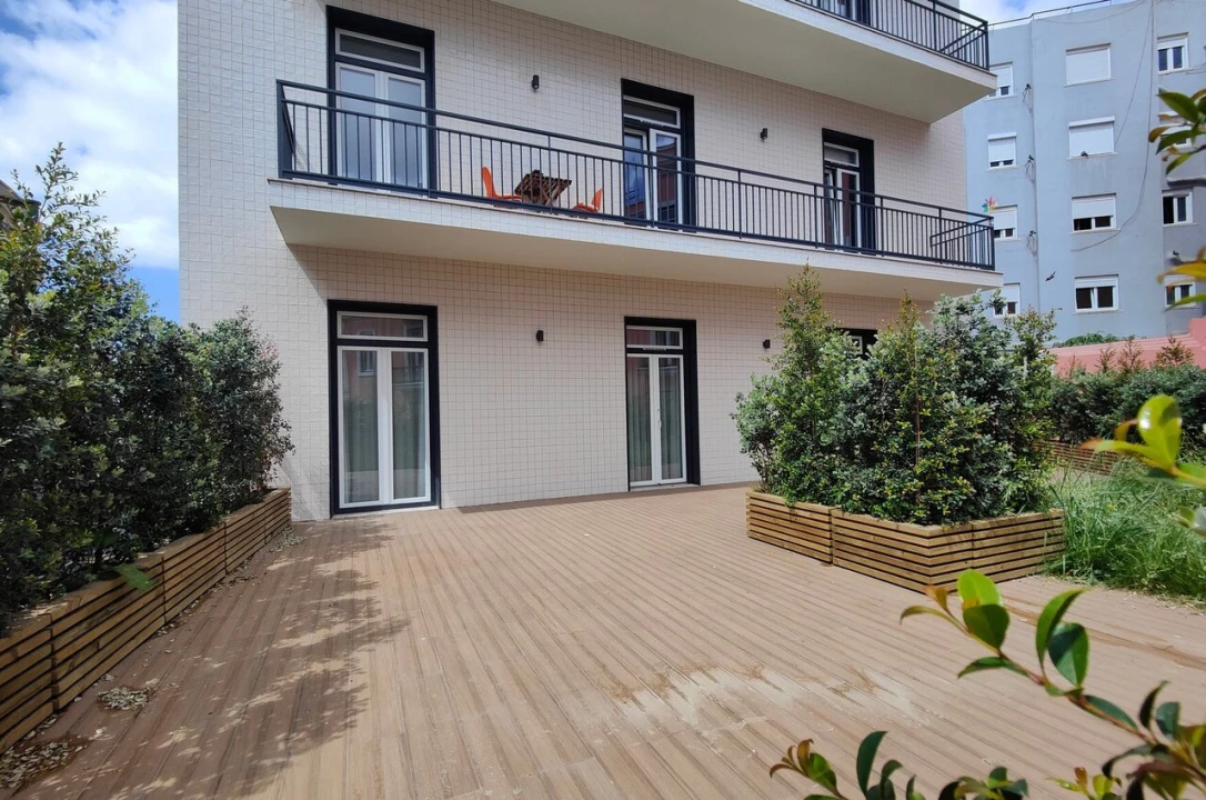 Apartamento T2 para Venda em Campolide Foto 1