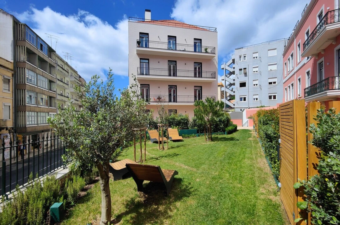 Apartamento T2 para Venda em Campolide Foto 2