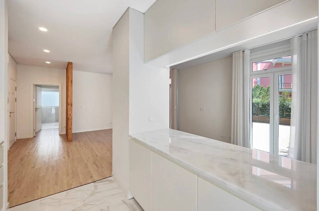 Apartamento T2 para Venda em Campolide Foto 9