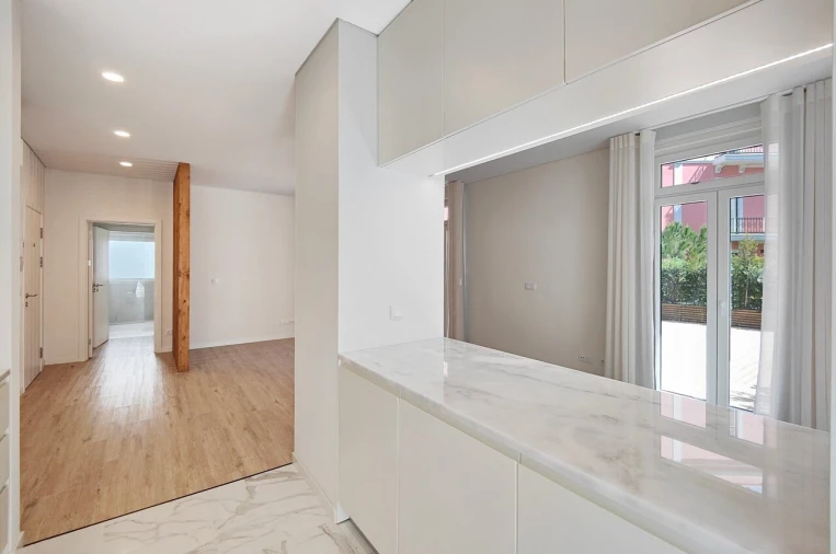 Apartamento T2 para Venda em Campolide Foto 9