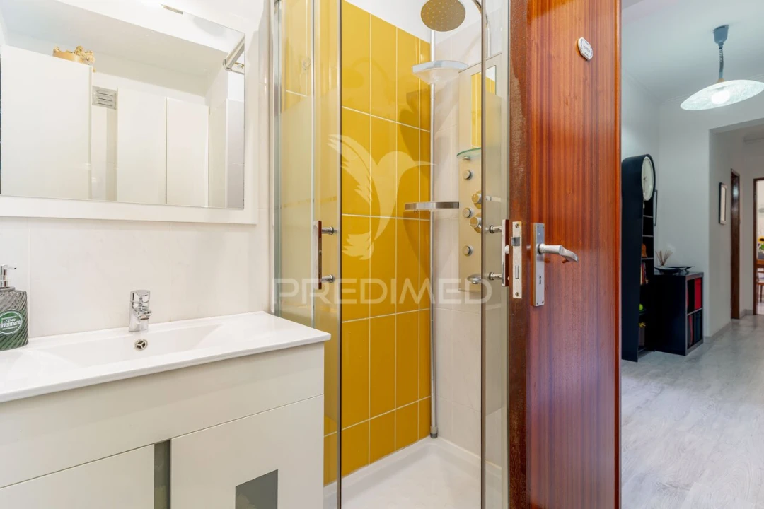 Apartamento T2 para Venda em Águas Livres Foto 3